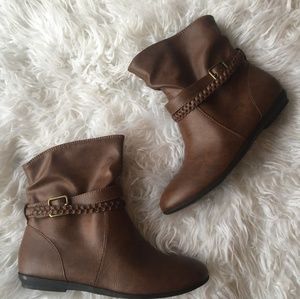 NWT American Eagle brown booties